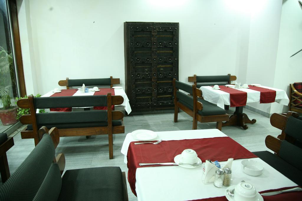 The Royal Residency Hotel New Delhi Exteriör bild